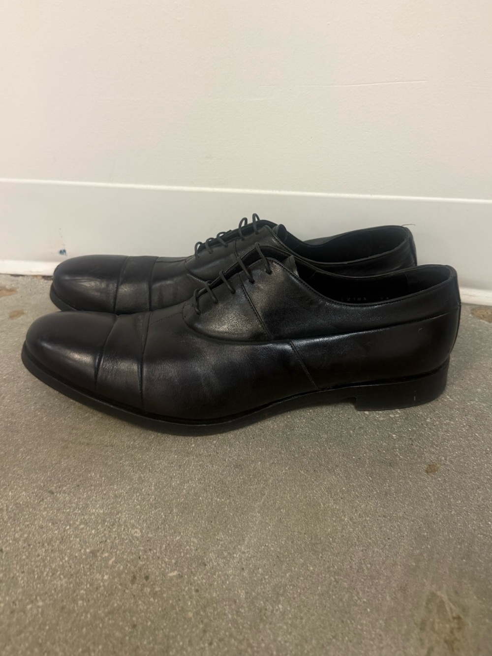 AUTHENTIC PRADA MENS CAP-TOE LEATHER OXFORD DRESS SHOES, SIZE US 9.5, BLACK - Picture 3 of 16